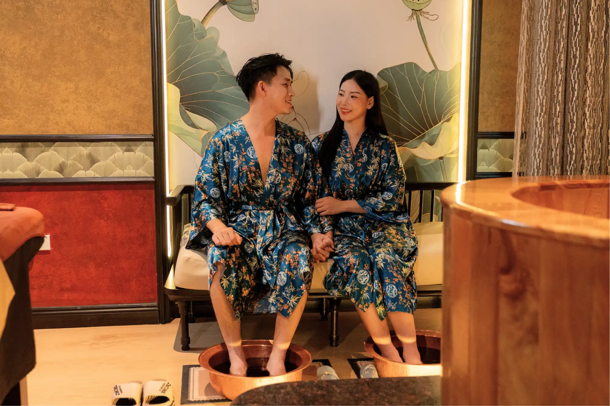 Trang Phục & Thời Gian Trải Nghiệm