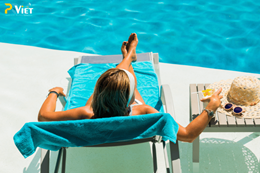 Phong cách thiết kế ghế bể bơi hiện đại phù hợp với sân vườn