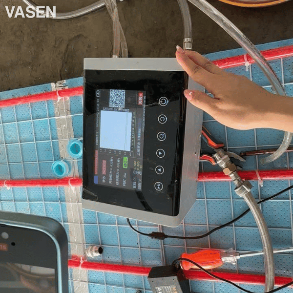 Hình ảnh giao lưu thợ điện nước và test áp