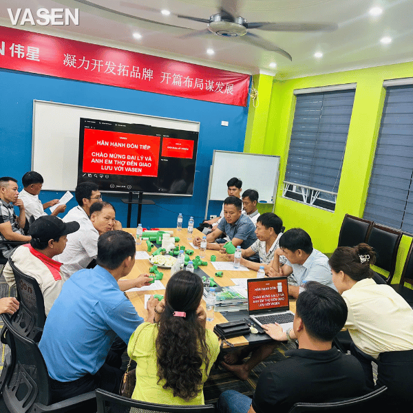 Hình ảnh giao lưu thợ điện nước và test áp