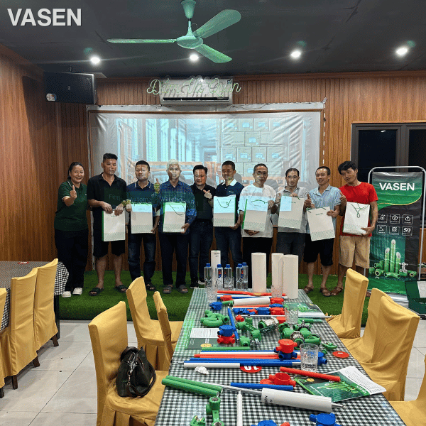 Hình ảnh giao lưu thợ điện nước và test áp